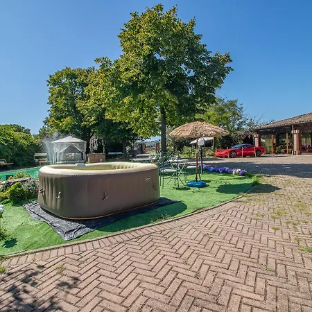 Villa Ferrara Resort con Piscina e Spazi per Eventi Privati, Laurea, Compleanno, Matrimonio-3